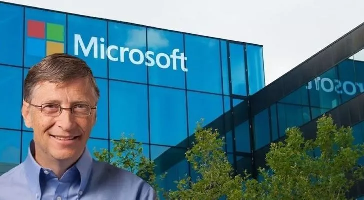 Бил Гейтс пред офис на Microsoft