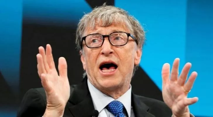 Бил Гейтс с вдигнати ръце