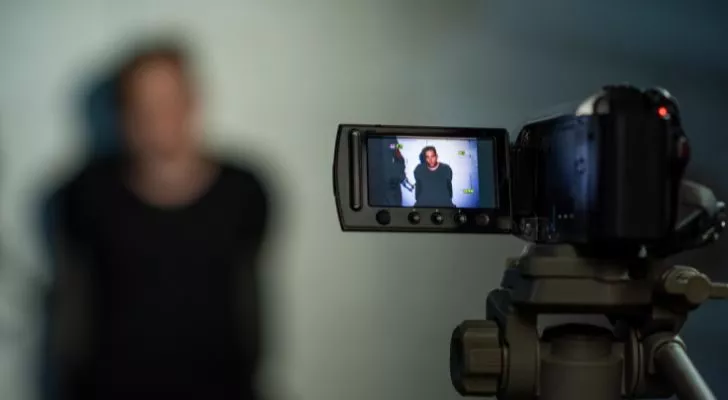 Престъпник прави самопризнания на видеокамера