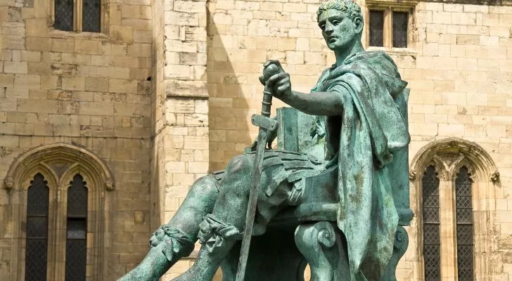 Статуя на император Константин