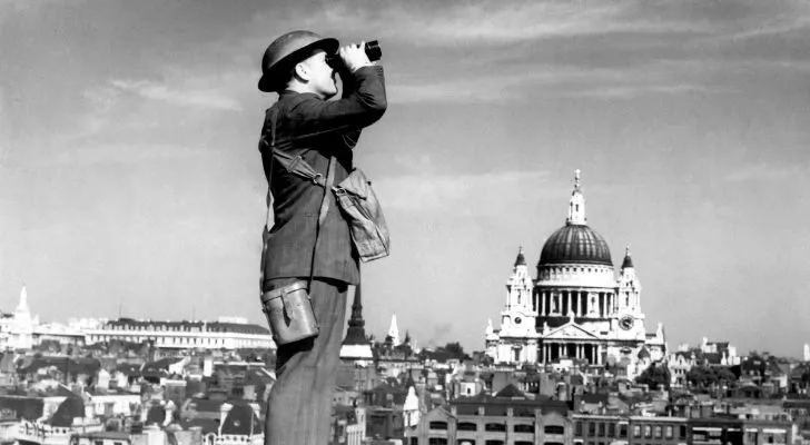 Наблюдател на самолети в Лондон по време на Втората световна война