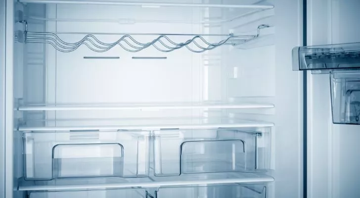 Празен хладилник
