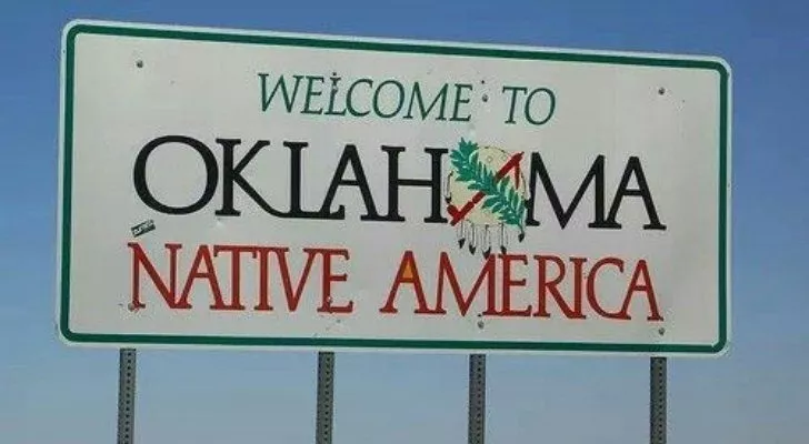Табела „Добре дошли в Оклахома“.