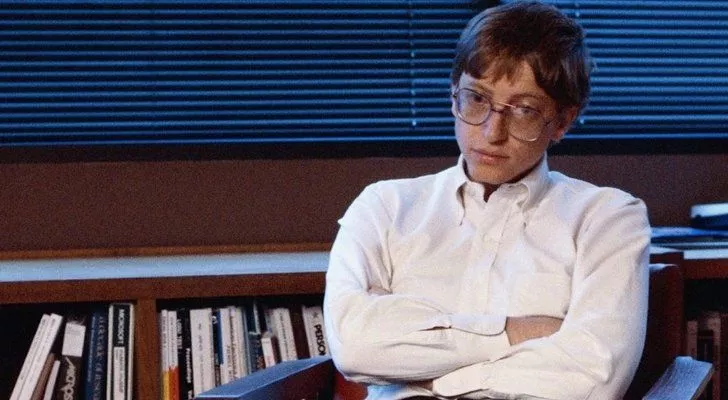 Бил Гейтс като тийнейджър със скръстени ръце