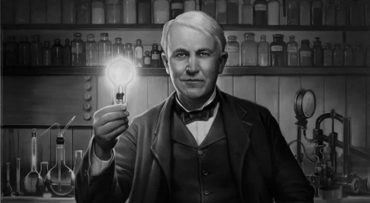 Томас Едисън държи запалена крушка