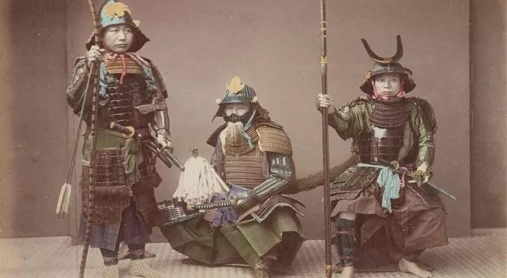 3 самурая в пълно бойно снаряжение