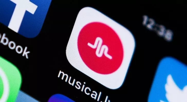 Приложение Musical.ly на началния екран на телефон