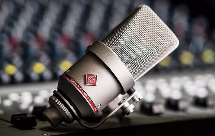 Снимка на Neumann TLM-170, използван за запис на гласа на Доналд Дък.