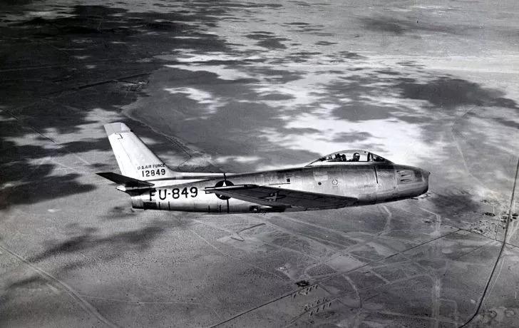 Боен самолет F-86