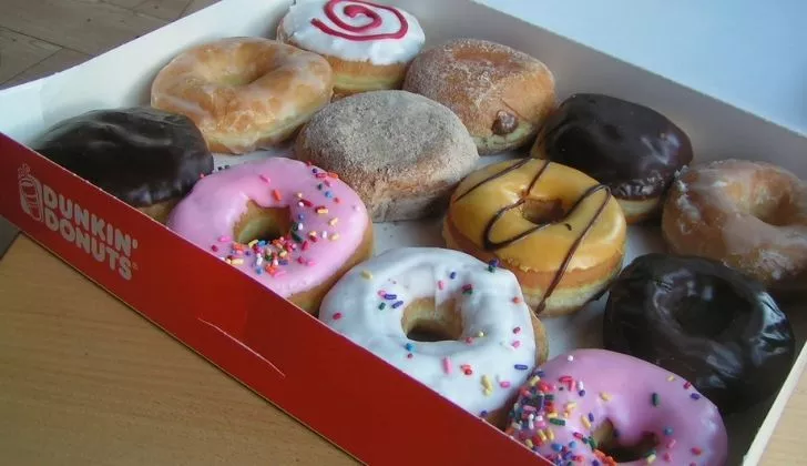 Цял поднос различни понички Dunkin Donuts