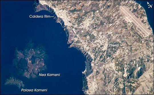 Изглед от космоса на Санторини и планината Тера