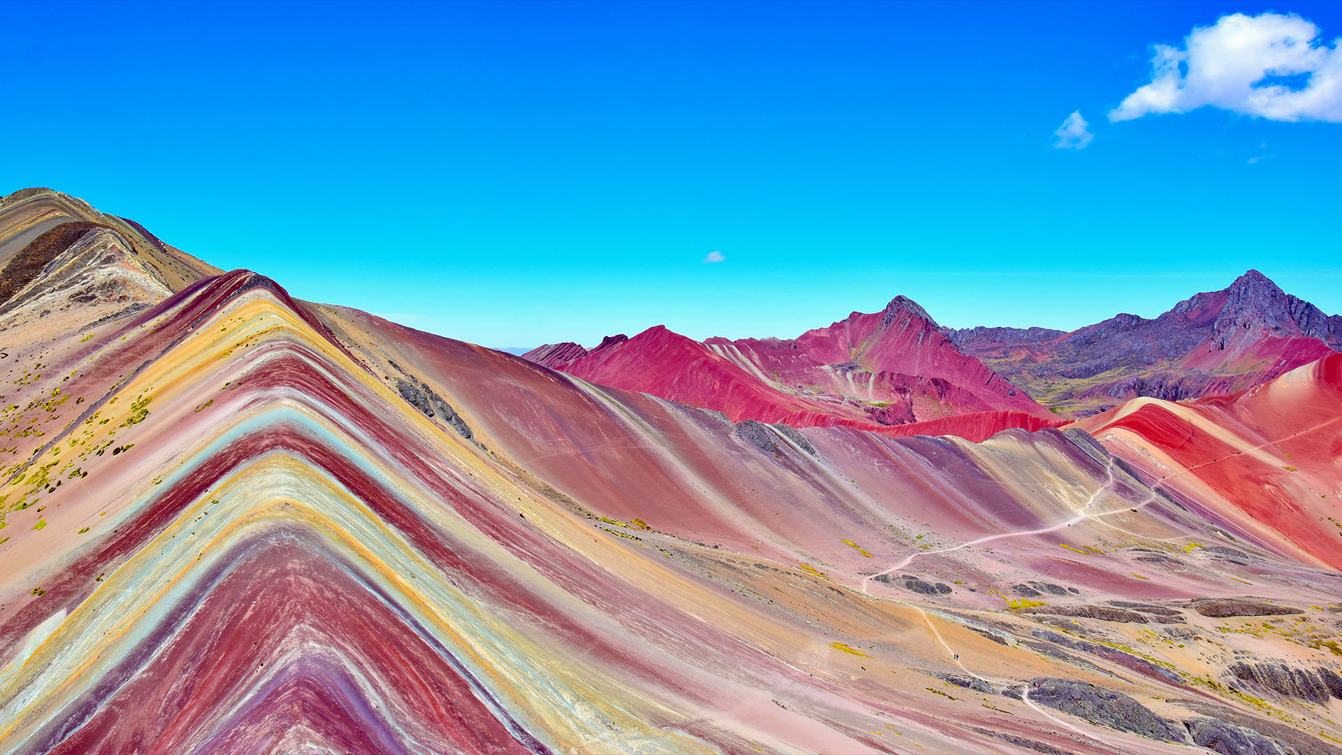 Планината Виникунка, известна още като планината на дъгата, в района на Куско, Перу.