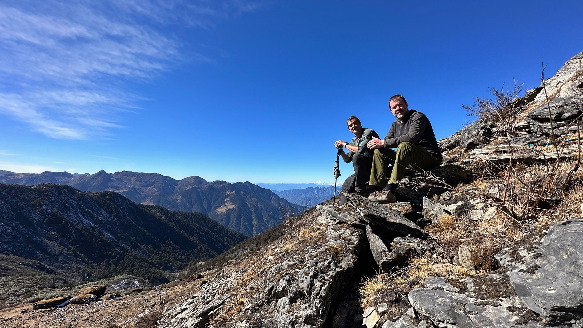 Андрю и Ричард седят в резервата за диви животни Sakteng в Бутан.