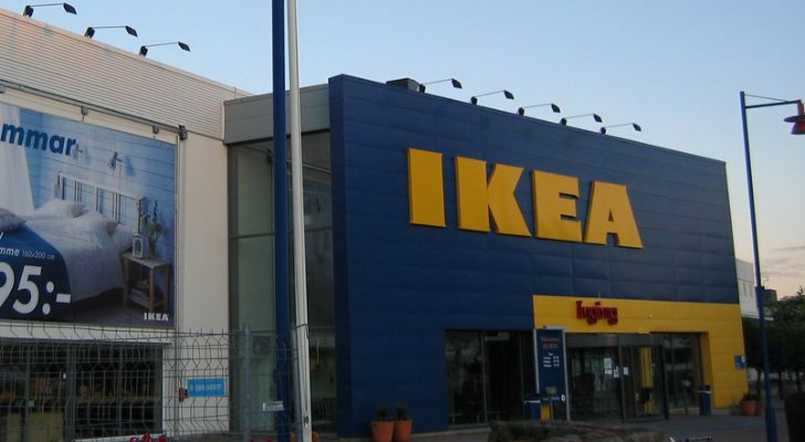 Предната част на първия магазин на IKEA