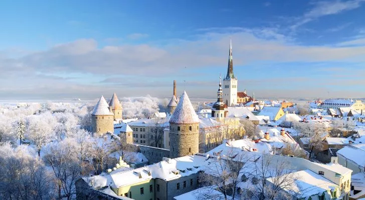 Старият град на Талин, покрит със сняг през зимата