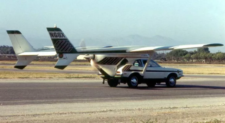 AVE Mizar: Ford Punto с крила и прикрепено витло, което се движи по писта